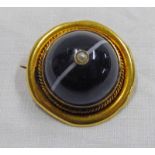 BANDED AGATE CIRCULAR BROOCH WITH CENTRALLY SET PEARL Condition Report: Rim is a bit