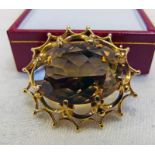 OVAL CITRINE SET BROOCH MARKED 9CT IN DECORATIVE SETTING