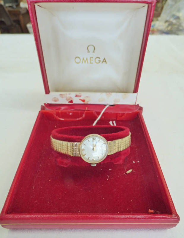 9CT GOLD OMEGA WATCH AND 9CT GOLD BRACELET.