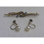 PAIR OF CULTURED PEARL SET EARRINGS MARKED 9CT AND CULTURED PEARL SET BROOCH MARKED 9CT