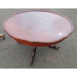 MAHOGANY CIRCULAR COFFEE TABLE ON CARVED SPREADING SUPPORTS