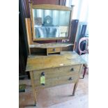 EARLY 20TH CENTURY OAK DRESSING TABLE WITH CENTRALLY SET DRAWER OVER 2 LONG DRAWERS