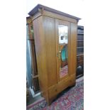 EARLY 20TH CENTURY OAK MIRROR DOOR WARDROBE WITH DRAWER TO BASE Condition Report: