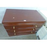 2 MAHOGANY EFFECT CHESTS OF 3 DRAWERS AND DRESSING TABLE