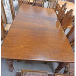 LATE 19TH CENTURY OAK WIND-OUT DINING TABLE WITH 2 EXTRA LEAVES & TURNED SUPPORTS - 217CM