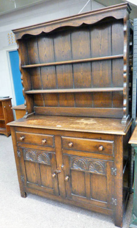 20TH CENTURY OAK WELSH DRESSER WITH PLATE RACK BACK OVER 2 DRAWERS OVER 2 PANEL DOORS