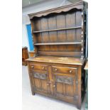20TH CENTURY OAK WELSH DRESSER WITH PLATE RACK BACK OVER 2 DRAWERS OVER 2 PANEL DOORS