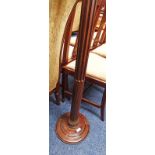 EARLY 20TH CENTURY MAHOGANY STANDARD LAMP WITH REEDED COLUMN