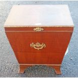 19TH CENTURY MAHOGANY WINE COOLER WITH GILT METAL MOUNTS