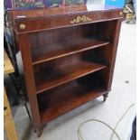 20TH CENTURY MAHOGANY OPEN BOOKCASE WITH TURNED SUPPORTS