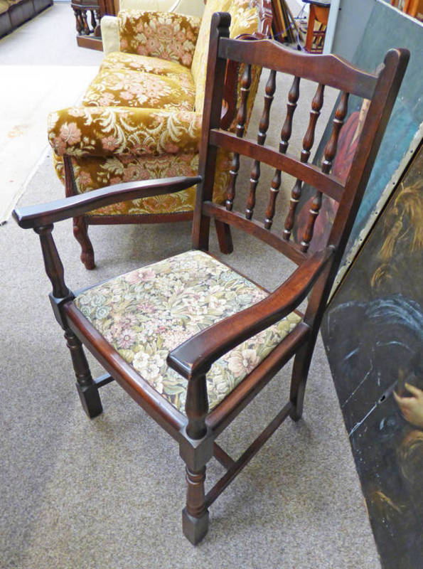 SET OF 6 OAK DINING CHAIRS WITH SPINDLE BACKS INCLUDING 2 ARMCHAIRS