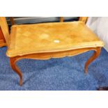 20TH CENTURY OAK COFFEE TABLE ON CABRIOLE SUPPORTS