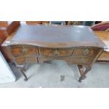 EARLY 20TH CENTURY MAHOGANY DESK WITH SERPENTINE FRONT,