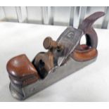 19TH CENTURY SCOTTISH PATTERN SMOOTHING PLANE WITH WALNUT INFILL, STEEL BODY,