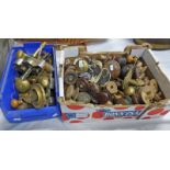 SELECTION OF DOOR KNOBS AND HANDLE MECHANISMS IN 2 BOXES -2-