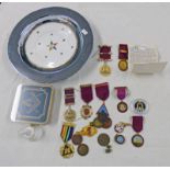 SELECTION OF MASONIC MEDALS AND ITEMS TO INCLUDE A SILVER MEDAL MARKED TO REAR "PRESENTED TO COMP.