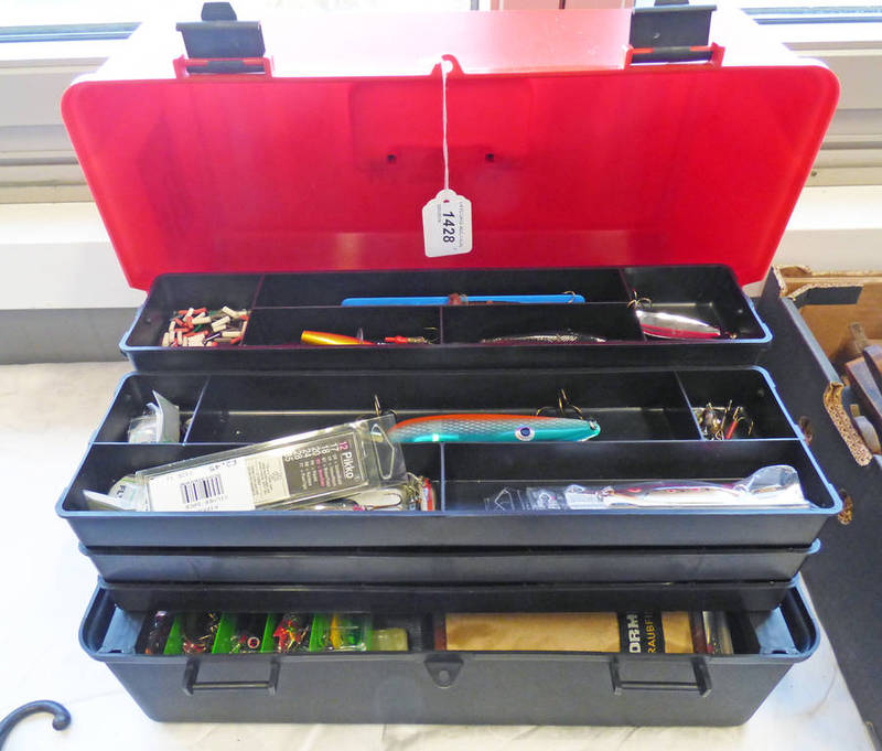 ONE BLACK AND RED PLASTIC TACKLE BOX WITH CONTENTS OF MANY DIFFERENT TYPES OF FISHING LURES AND