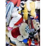 SELECTION OF VARIOUS SOFT TOYS