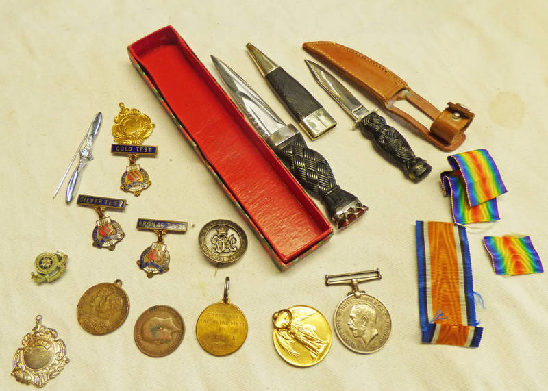 SKEAN DHU MARKED R.A. SCOTLAND & ONE OTHER KNIFE, 2 FIRST WORLD WAR MEDALS TO PTE. C.W. WHITELEY R.