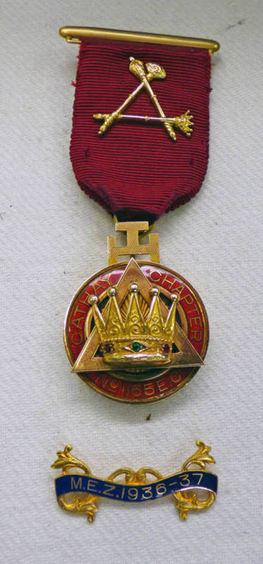 14 CARAT GOLD CATHAY CHAPTER MASONIC MEDAL TO "M.E.COMP: G.F.