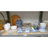 SELECTION OF VARIOUS ITEMS INCLUDING VASES, TRAY WITH BUTTERFLY DECORATION,