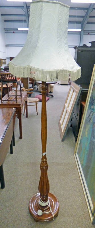 MAHOGANY STANDARD LAMP WITH CIRCULAR BASE AND REEDED COLUMN