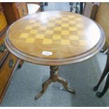 19TH CENTURY MAHOGANY CENTRE PEDESTAL CHESS TABLE