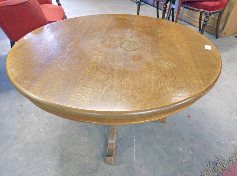 CIRCULAR TOPPED OAK TABLE 89 CM DIAMETER ON CENTRE COLUMN