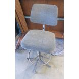 ARTS AND CRAFTS STYLE SWIVEL CHAIR