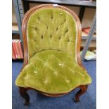 19TH CENTURY MAHOGANY CHAIR WITH BUTTON BACK AND SHAPED SUPPORT
