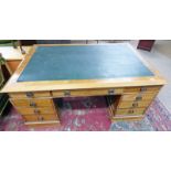 EARLY 20TH CENTURY OAK PARTNERS DESK WITH CENTRALLY SET DRAWER FLANKED BY 2 COLUMNS OF 4 DRAWERS .