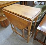 EARLY 20TH CENTURY OAK DROP LEAF TABLE