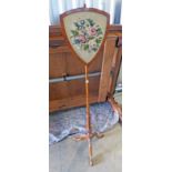 19TH CENTURY MAHOGANY POLE SCREEN WITH TAPESTRY PANEL