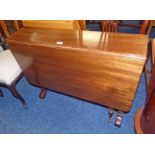 19TH CENTURY MAHOGANY SUTHERLAND TABLE WITH SHAPED ENDS