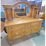 EARLY 20TH CENTURY OAK MIRROR BACK SIDEBOARD WITH OVAL & BARLEY TWIST COLUMN BACK OVER 2 DRAWERS