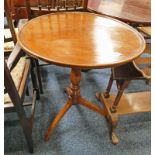 19TH CENTURY MAHOGANY CIRCULAR FLIP TOP WINE TABLE ON SPREADING SUPPORTS