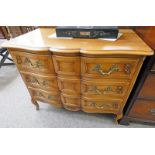 EARLY 20TH CENTURY MAHOGANY CHEST OF 3 DRAWERS OF SHAPED FRONT AND SHAPED SUPPORTS
