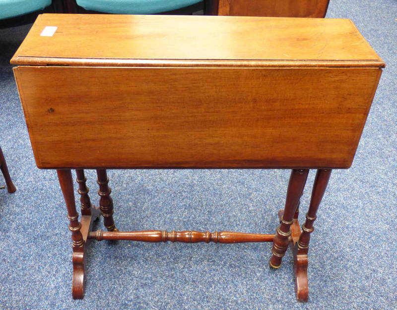 LATE 19TH CENTURY WALNUT SUTHERLAND TABLE ON TURNED SUPPORTS