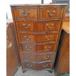 EARLY 20TH CENTURY MAHOGANY CHEST OF DRAWERS WITH 2 SHORT OVER 5 LONG DRAWERS & SHAPED FRONT
