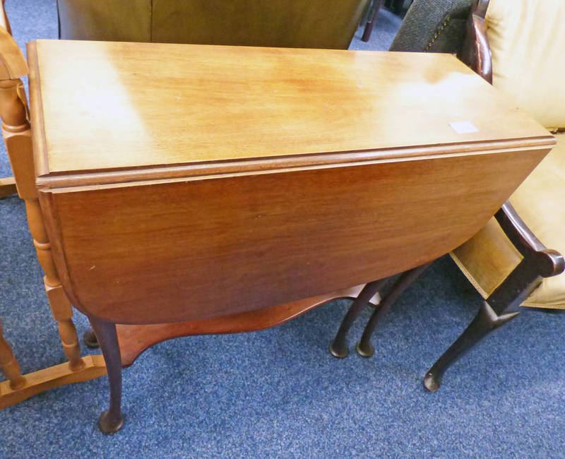 LATE 19TH CENTURY MAHOGANY SUTHERLAND TABLE ON SHAPED SUPPORTS