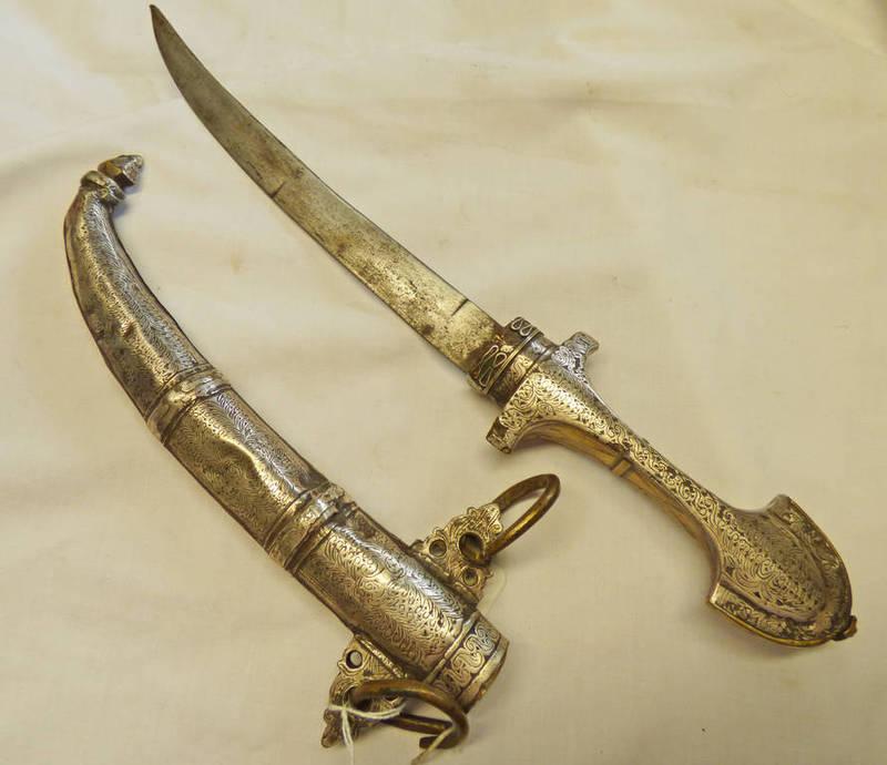 MIDDLE EASTERN JAMBIYA WITH 23CM LONG SLIGHTLY CURVED BLADE,