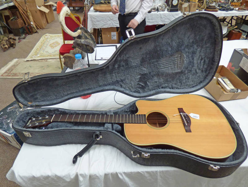 YAMAHA DW-105CN 6 STRING ACOUSTIC GUITAR WITH CASE Condition Report: Area of damage