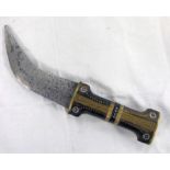 MIDDLE EASTERN JAMBIYA WITH 15CM LONG CURVED BLADE, WOODEN HILT INLAID WITH BONE AND BRASS,