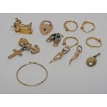 2 PAIRS EARRINGS MARKED 375 & VARIOUS 9CT GOLD CHARMS TO INCLUDE SEWING MACHINE,