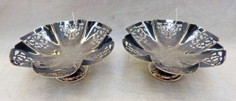 PAIR OF SILVER DISHES WITH PIERCED DECORATION, SHEFFIELD 1935, 14 CMS DIAMETER - 8.