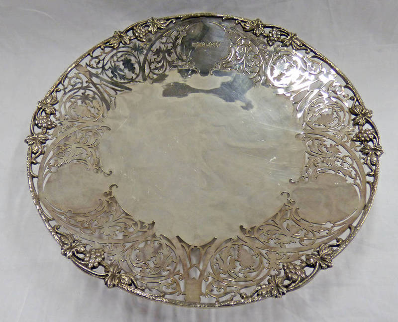 SILVER CIRCULAR DISH , SHEFFIELD 1977 31 CM'S DIAMETER,