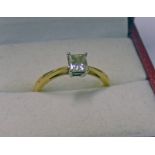 18K GOLD PRINCESS CUT DIAMOND SOLITAIRE RING Condition Report: Ring size: L.