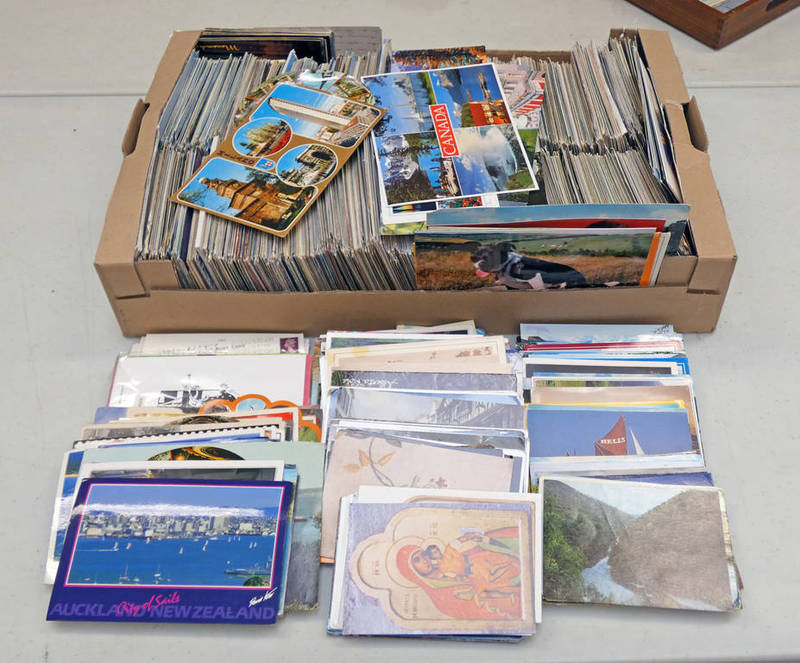 LARGE SELECTION OF VARIOUS BRITISH AND WORLDWIDE POSTCARDS TO INCLUDE HONG KONG, HAWAII, CANADA,