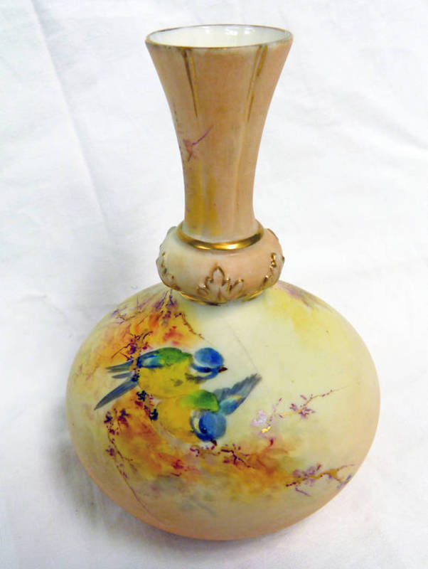 ROYAL WORCESTER GRAINGER BOTTLE VASE WITH AVIAN & GILT DECORATION. HEIGHT 12.