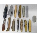 SELECTION OF POCKET KNIFES TO INCLUDE A BRASS BODIED "LAWES SHEEP DIPS" PAMPA BLADE KNIFE, FLAG G.J.